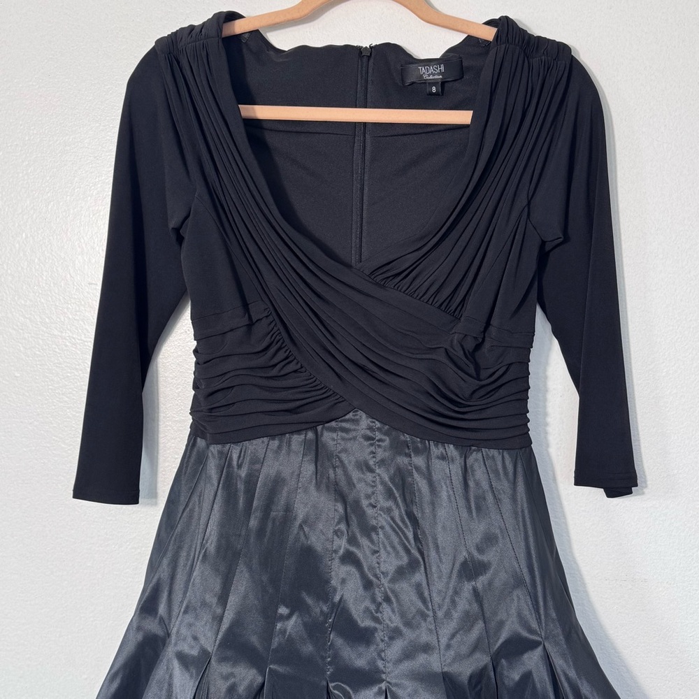Tadashi Shoji Elegant Black Ruched Bodice Fit & Flare Silk Cocktail Dress Sz 8 - Picture 3 of 11